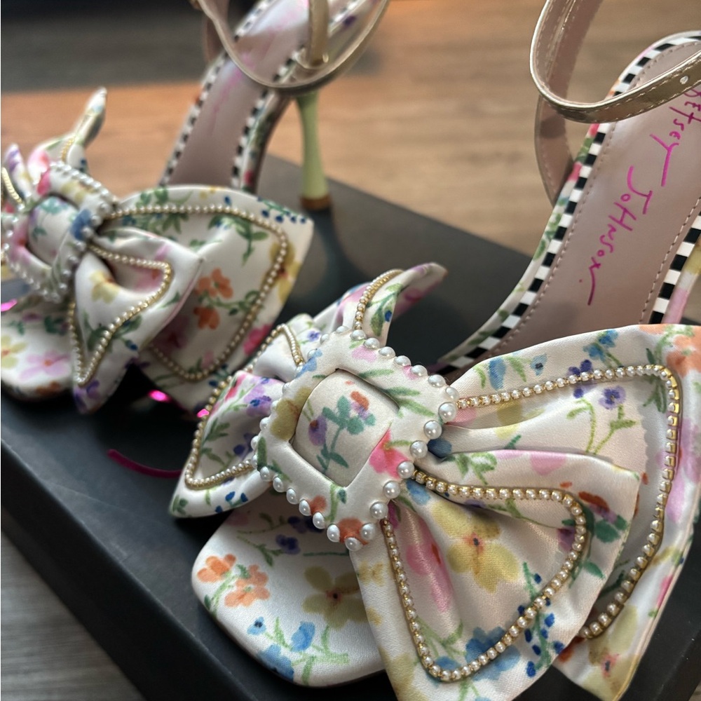 Only worn once! Betsey Johnson's feminine dress sandal heels! - Picture 2 of 6